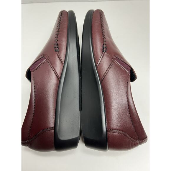 SAS Women’s Dream Wine Leather Slip On Shoes 1.5” Heel Size 8.5 Medium - Picture 8 of 11